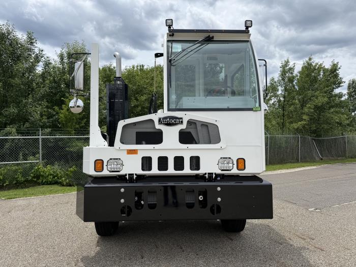 2027 Autocar ACTT42-2