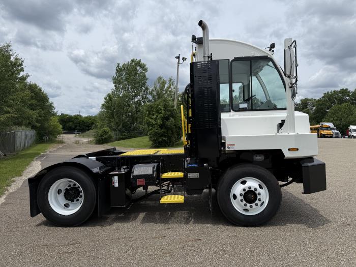 2027 Autocar ACTT42-4