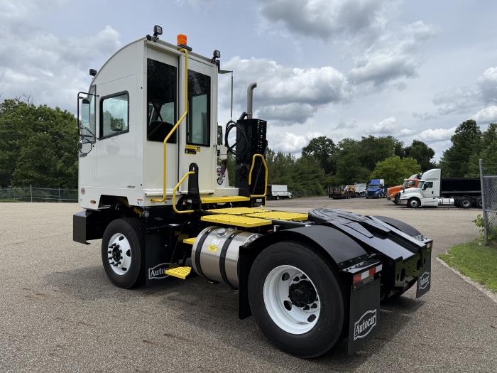 2027 Autocar ACTT42-8