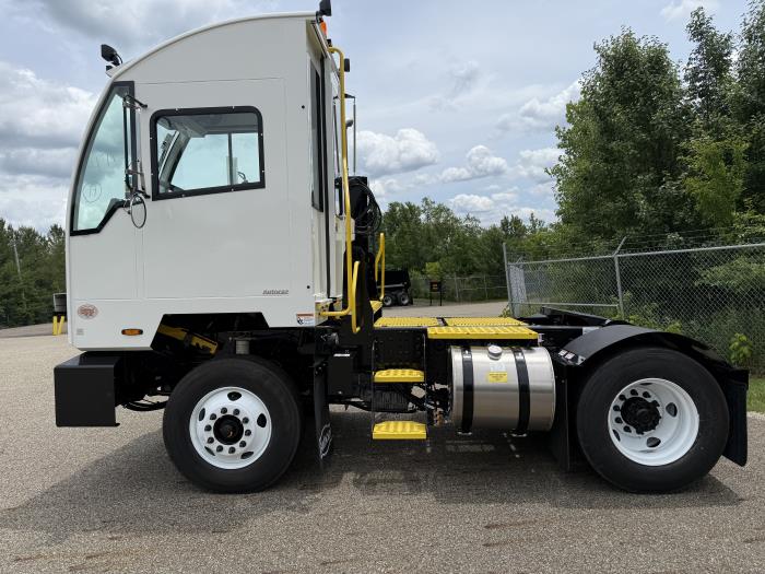 2027 Autocar ACTT42-9