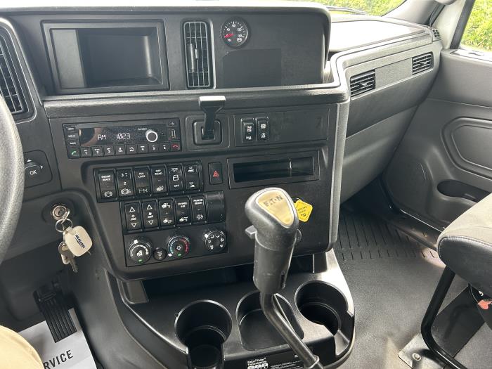 2023 International LT625-21