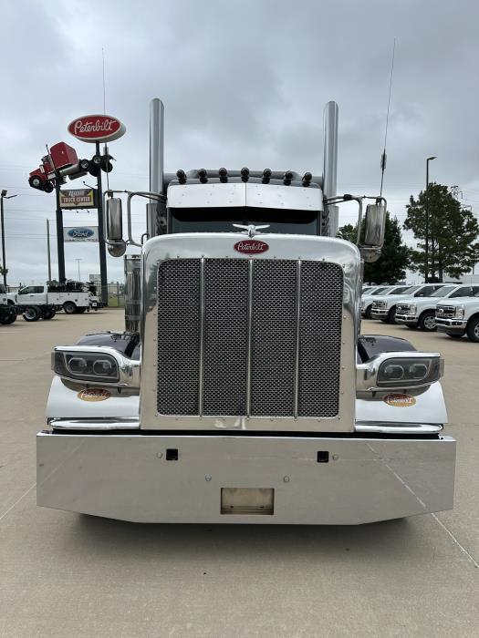 2022 Peterbilt 389-2