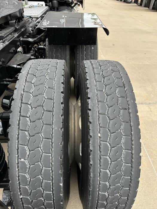 2022 Peterbilt 389-16