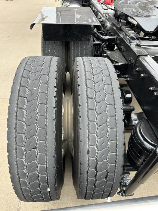 2022 Peterbilt 389-17
