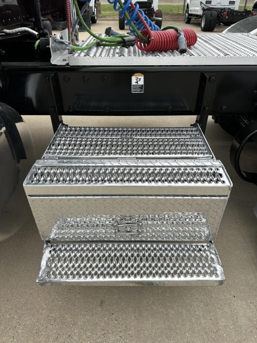 2022 Peterbilt 389-18