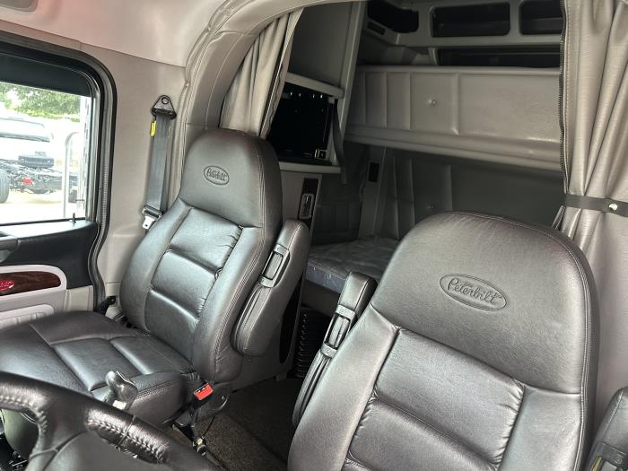 2022 Peterbilt 389-10