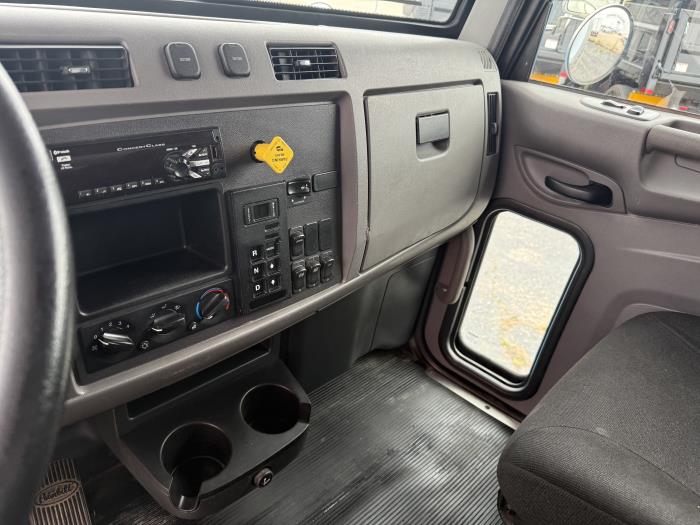 2020 Peterbilt 337-4