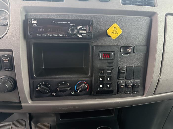 2020 Peterbilt 337-8