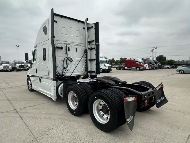 2021 Freightliner Cascadia-6