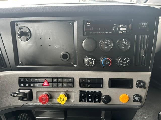 2021 Freightliner Cascadia-9
