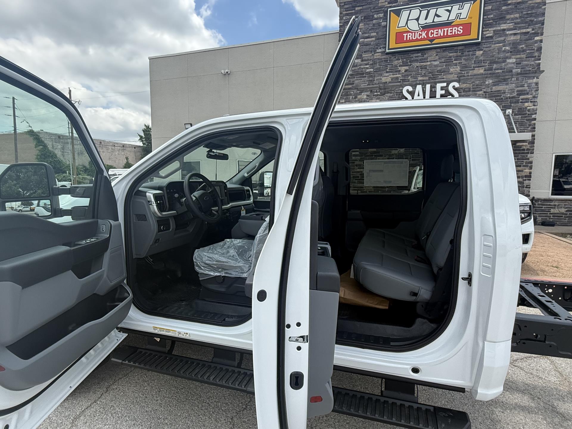 New 2026 Ford F-550 - photo 11
