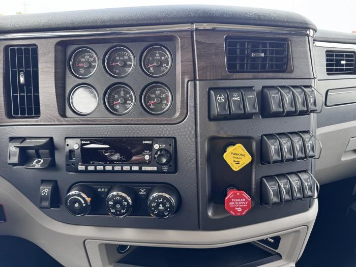 2027 Peterbilt 567-15