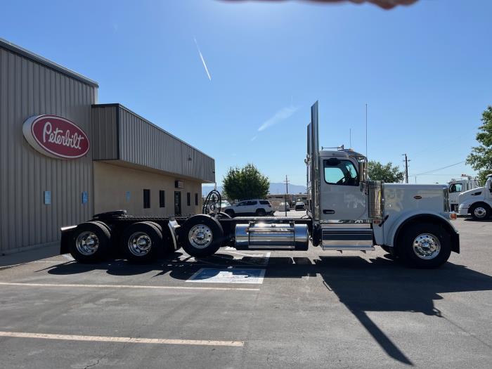 2027 Peterbilt 589-4