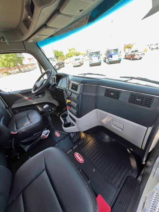 2027 Peterbilt 589-13