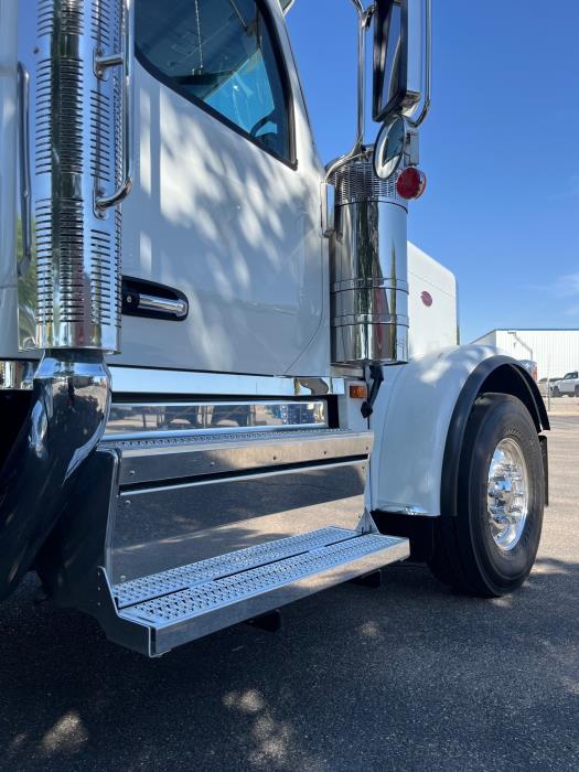 2027 Peterbilt 589-18
