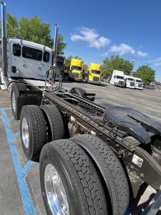 2027 Peterbilt 589-21