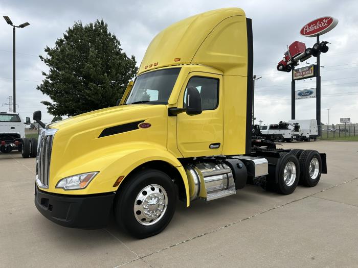 2023 Peterbilt 579-0