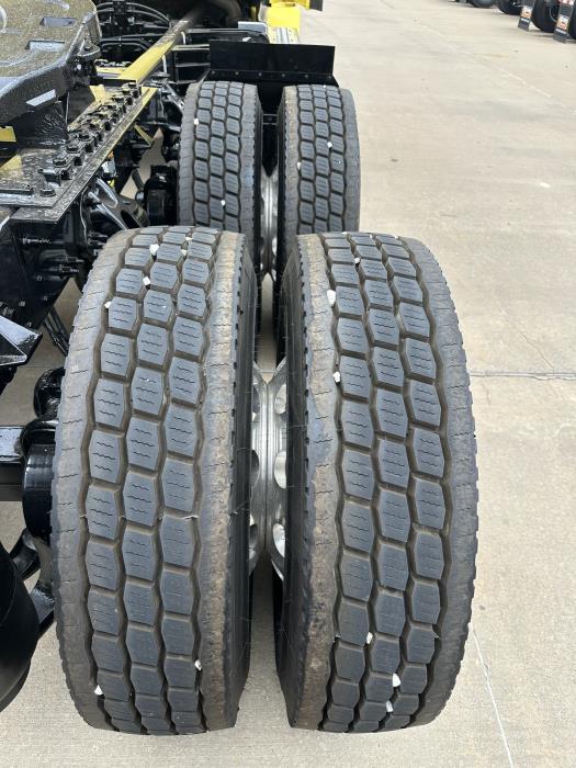 2023 Peterbilt 579-12
