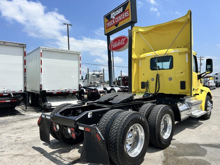 2021 Peterbilt 579-4