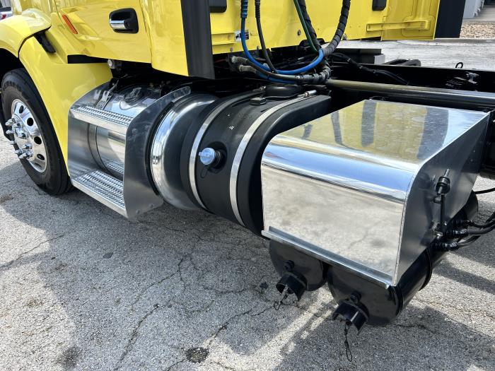 2021 Peterbilt 579-8