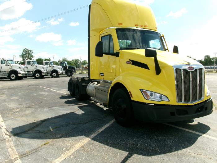 2023 Peterbilt 579-3