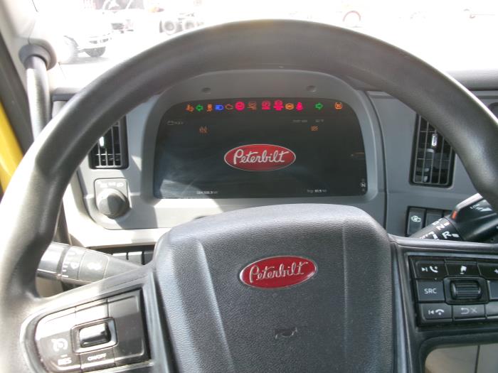 2023 Peterbilt 579-9