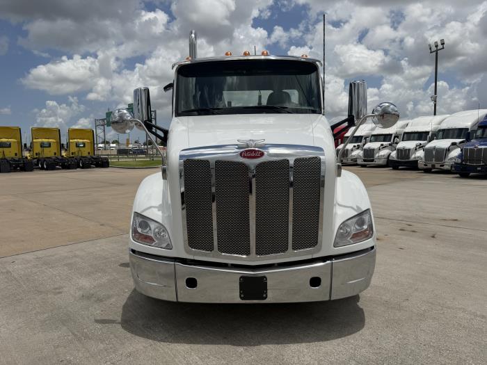 2021 Peterbilt 579-8