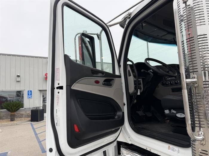 2027 Peterbilt 589-18