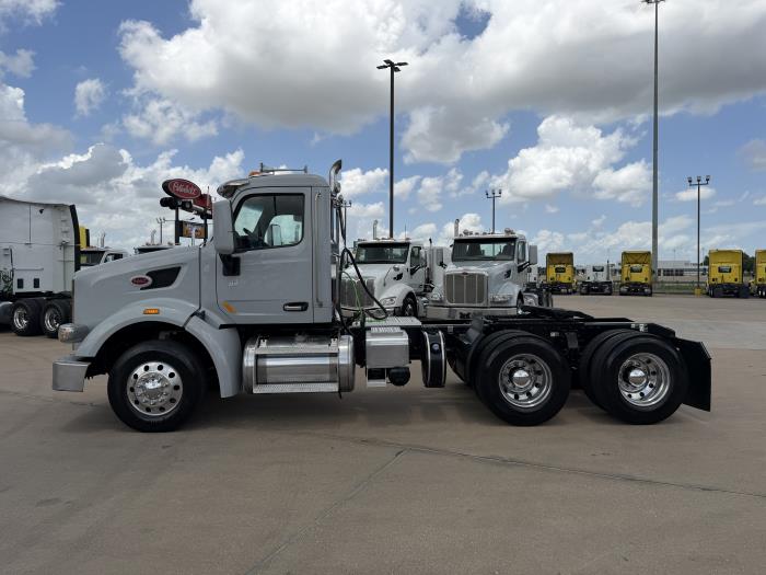 2021 Peterbilt 567-2