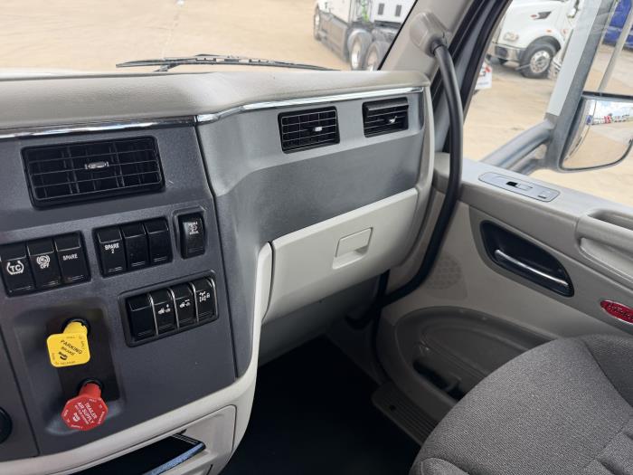 2021 Peterbilt 567-27