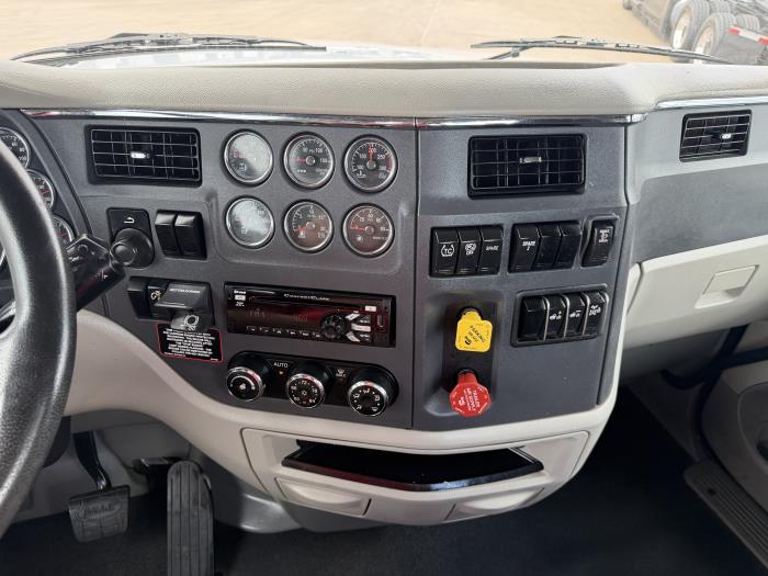 2021 Peterbilt 567-28