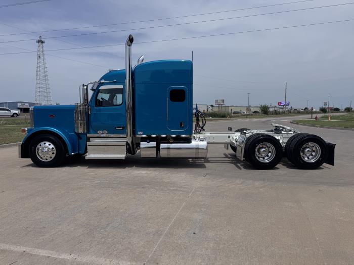 2027 Peterbilt 589-2