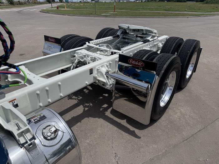 2027 Peterbilt 589-14
