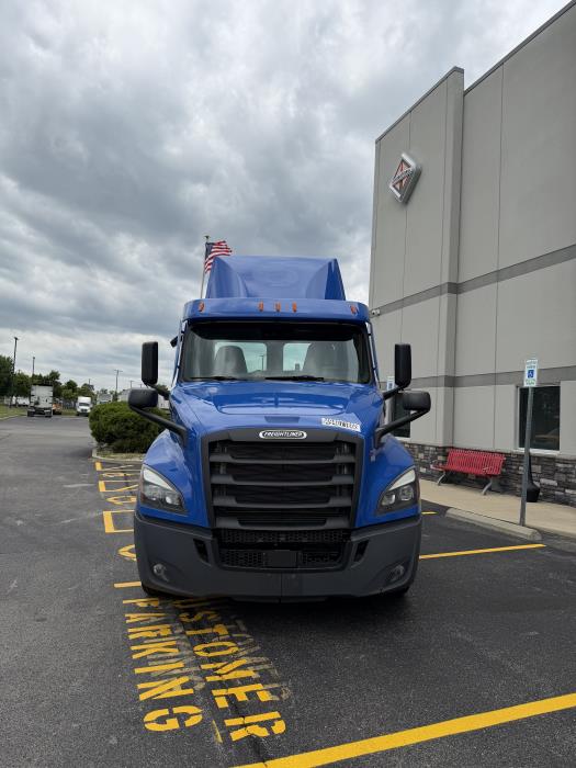 2022 Freightliner Cascadia-1