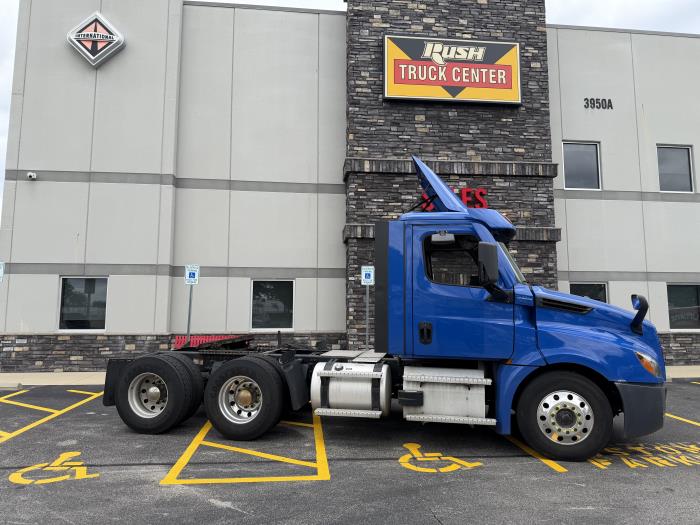 2022 Freightliner Cascadia-2