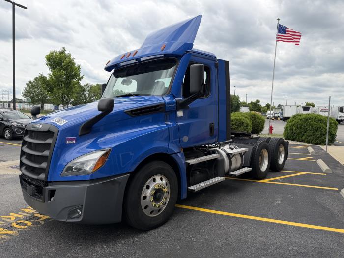 2022 Freightliner Cascadia-0