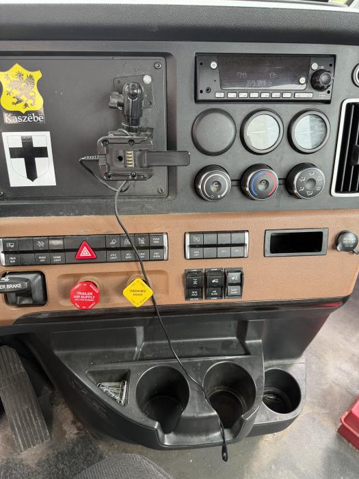 2022 Freightliner Cascadia-11