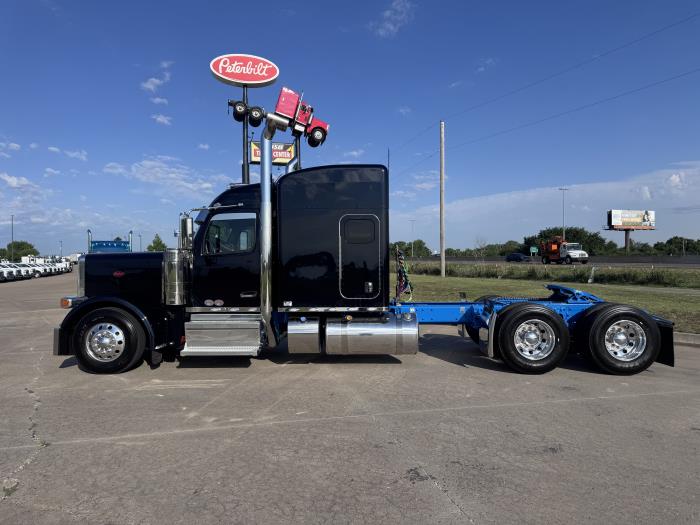 2027 Peterbilt 589-2