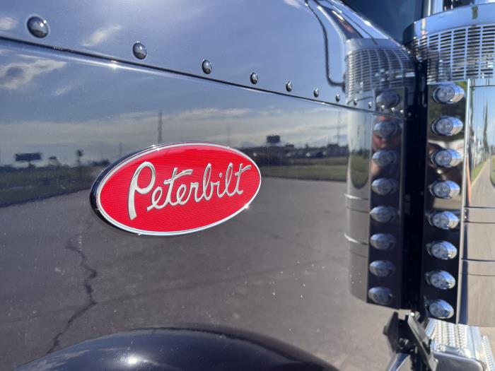 2027 Peterbilt 589-11
