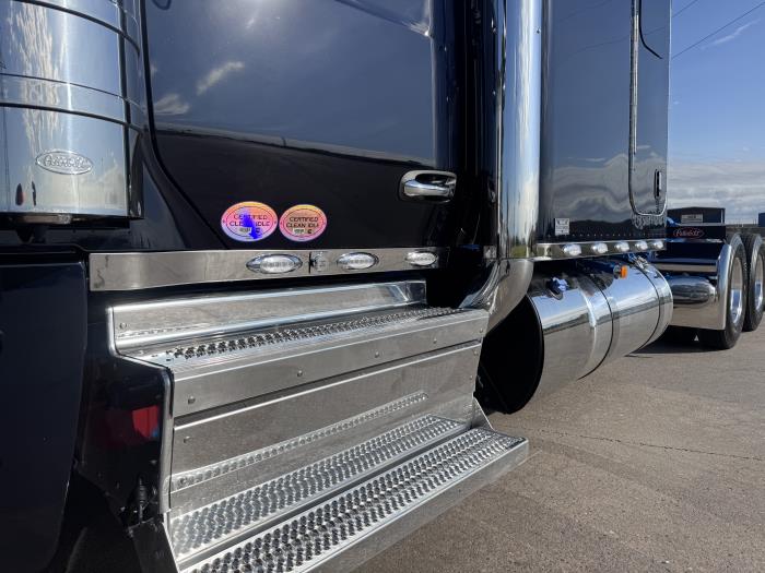 2027 Peterbilt 589-12