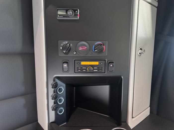 2027 Peterbilt 589-30