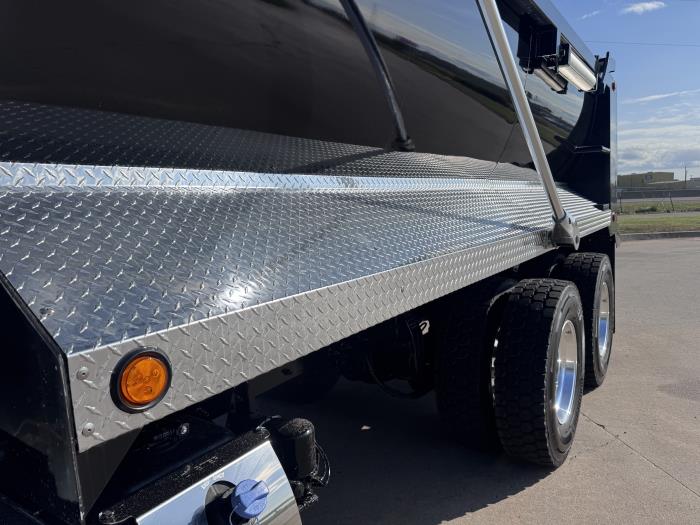 2027 Peterbilt 548-12