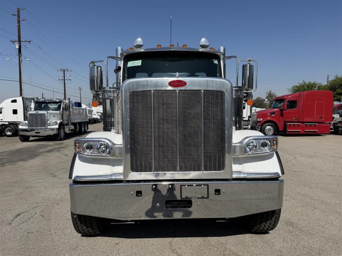 2027 Peterbilt 589-2