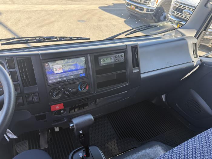 2025 Isuzu NRR-17