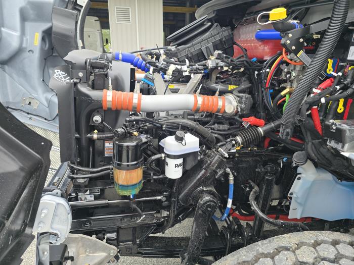 2027 Peterbilt 548-19