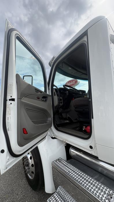 2022 Peterbilt 567-9