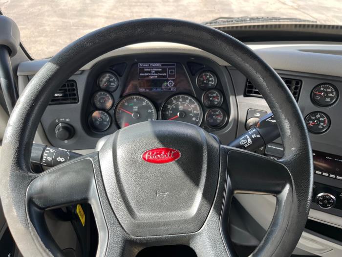 2022 Peterbilt 579-9