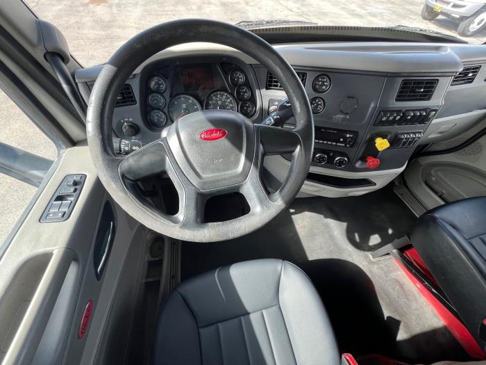 2022 Peterbilt 579-10