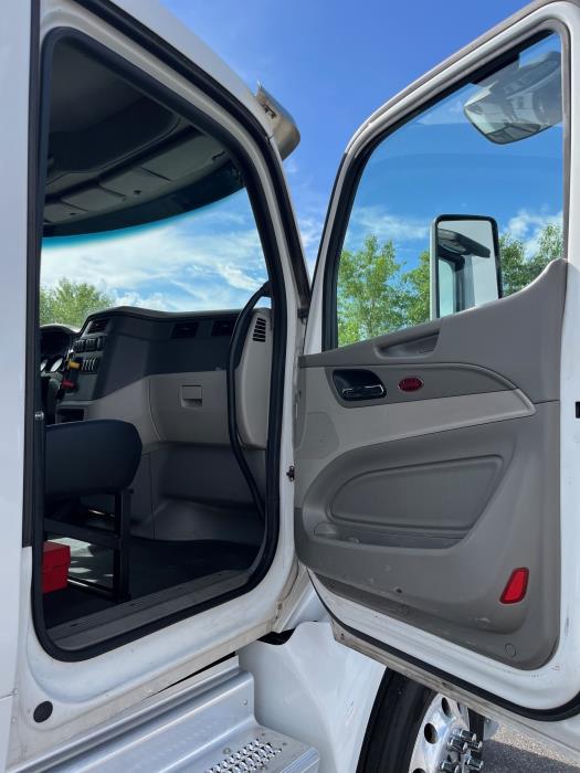 2022 Peterbilt 579-12