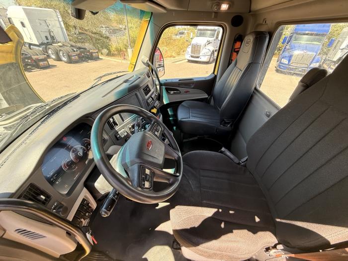 2023 Peterbilt 579-9